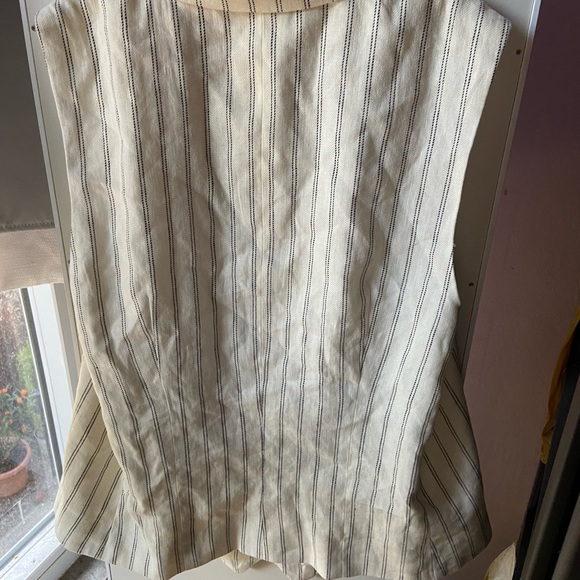 Button down American Living vest. Cream/White vest with black stripes. - Picture 3 of 4